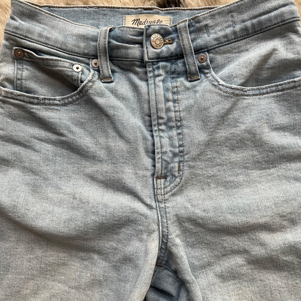 Madewell High-Rise Vintage Straight Jeans – Light Wash – Petite 26 - Picture 3 of 7